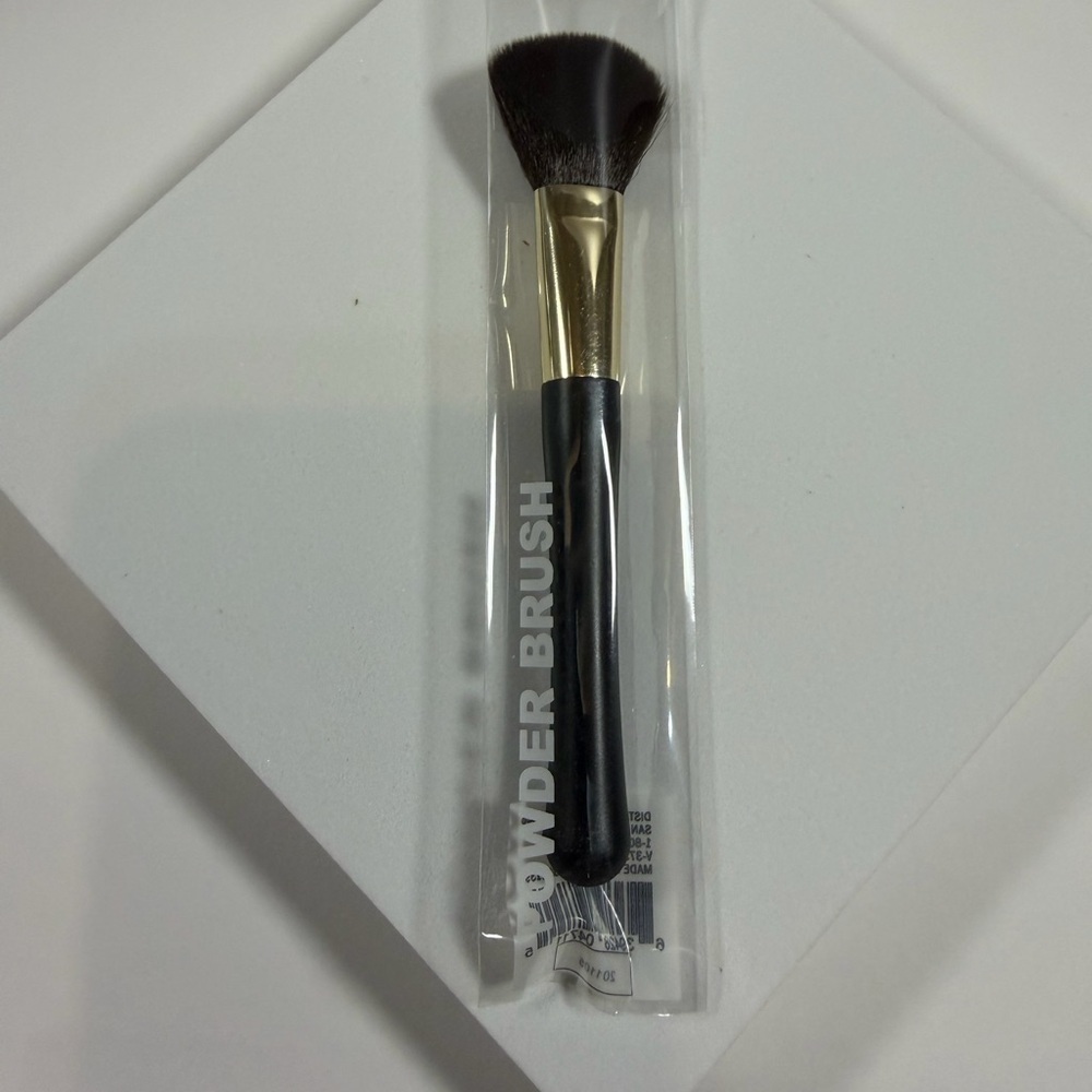 🩷5/$10🩷 Powder Brush with Black Handle and Gold Ferrule